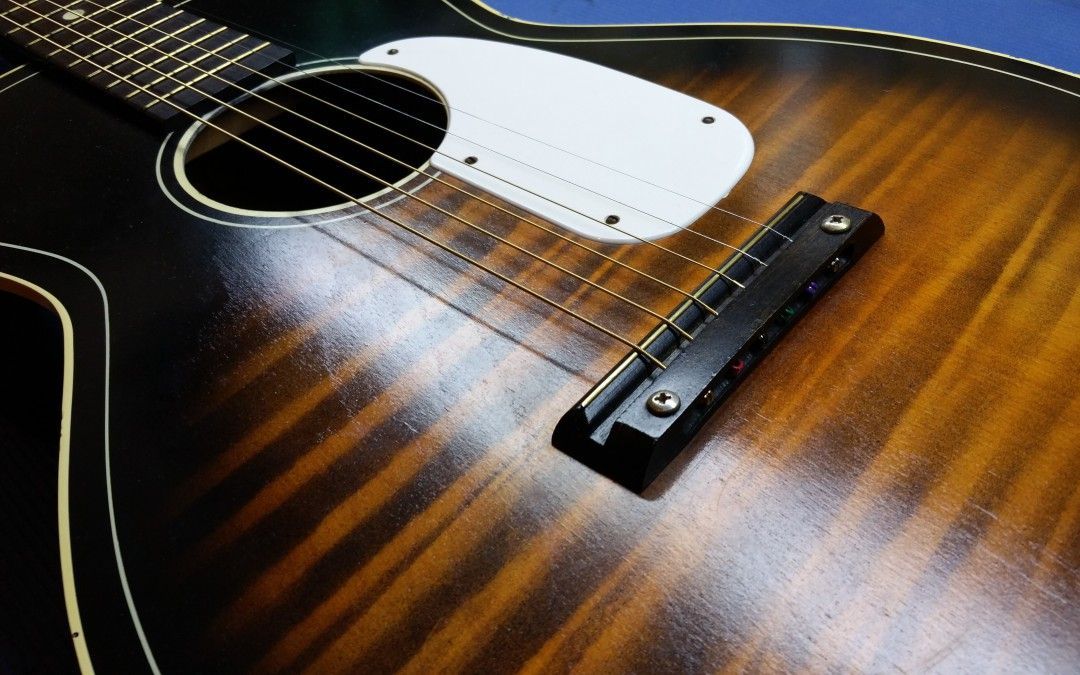 Guitarra acústica Silvertone Model 57604 de 1965